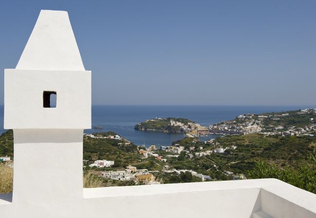 Affitto per camere a Ponza - B&B Il Gabbiano camera matrimoniale 01